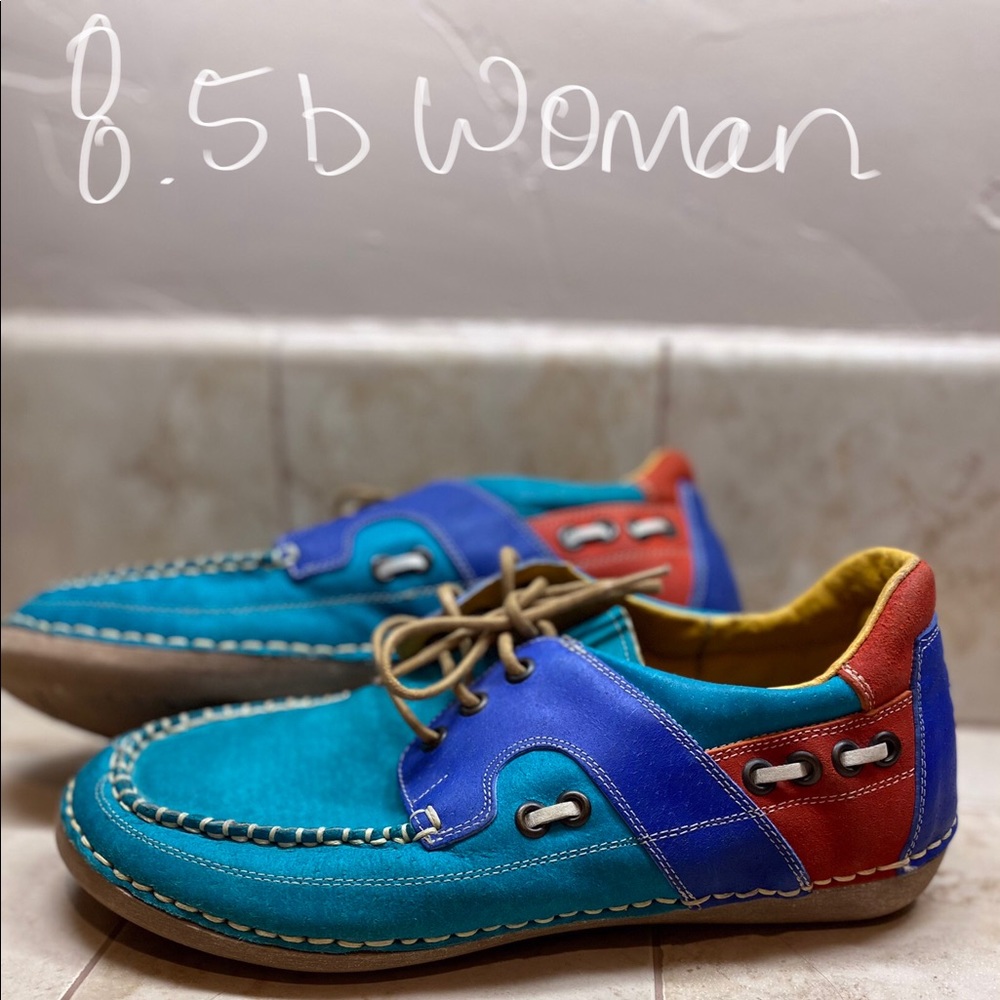 Cinch moccasin style boat shoes.Hand sewn.like new